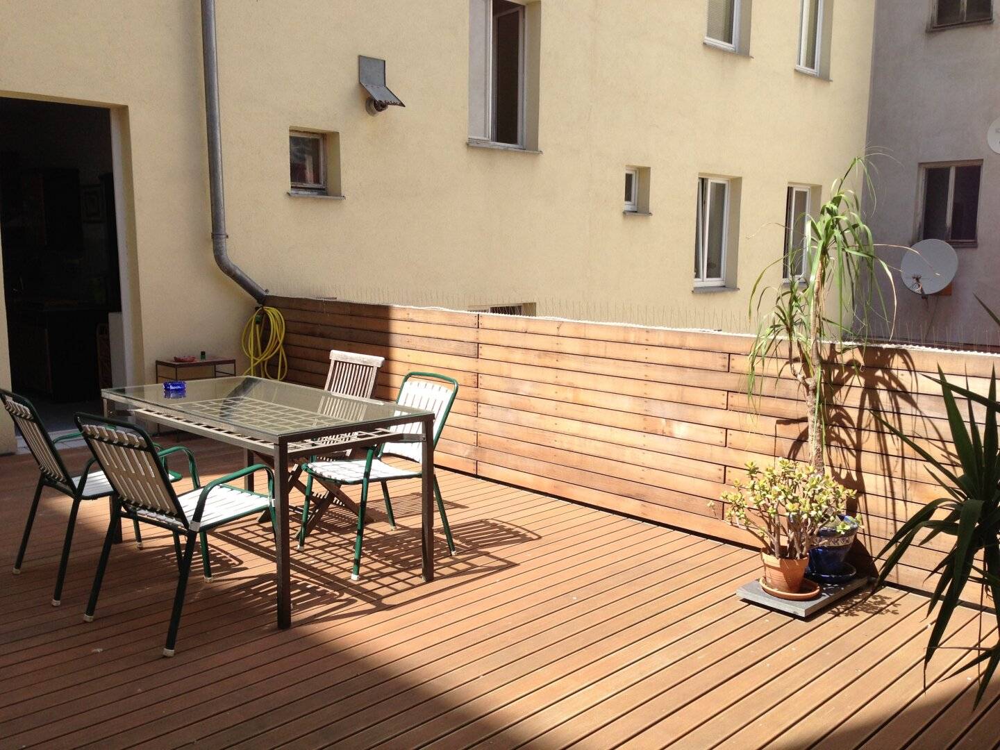 Apartment with inner courtyard and development potential