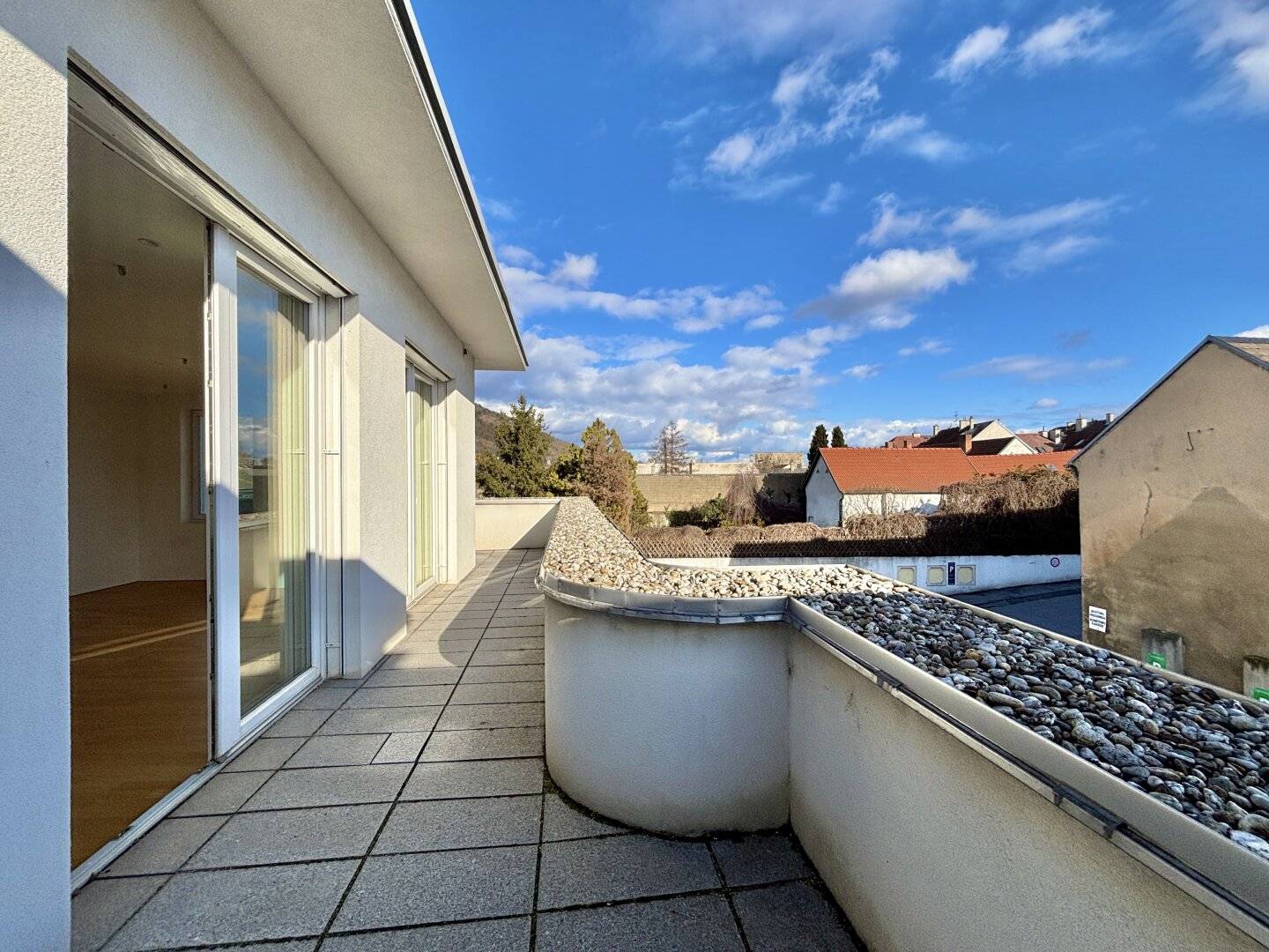 Medical practice seeks a physician with personality | Doctors' Center with direct view of Schlossberg | Spacious outdoor areas