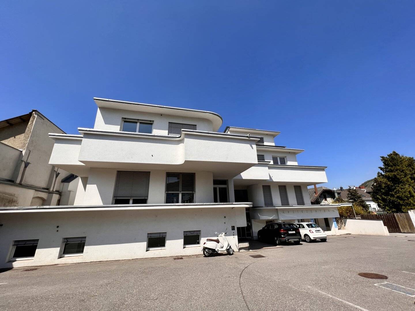 Your practice with a view of Schlossberg and generous outdoor areas | very good layout