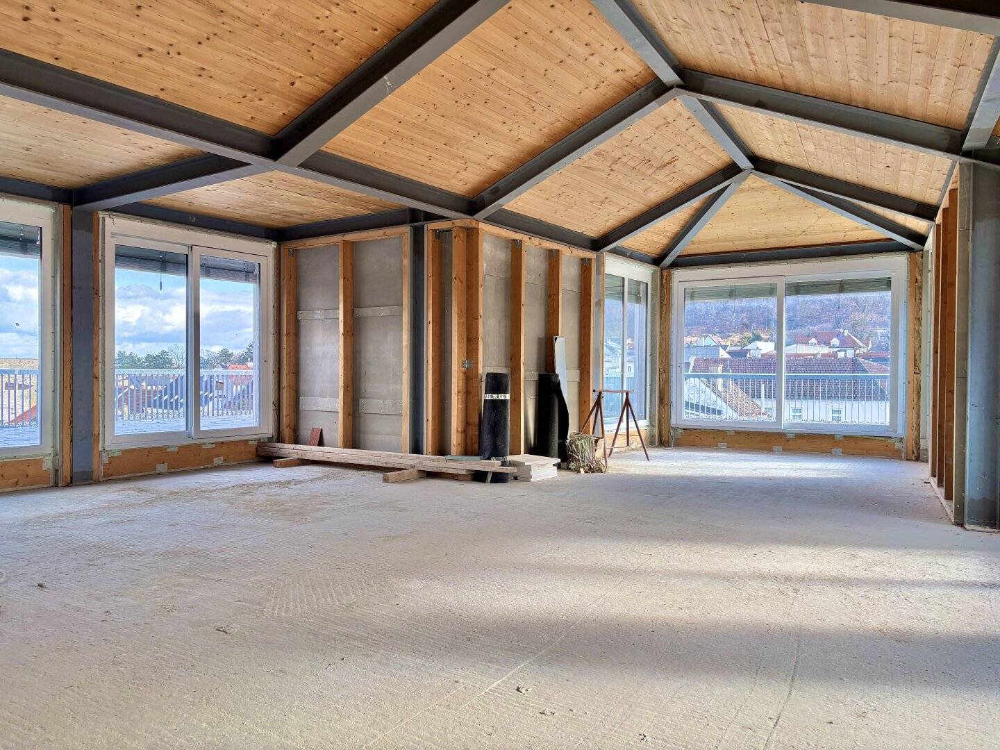 Yoga studio, fitness room or seminar room in the medical field | over the rooftops of Hainburg | including a wraparound terrace approx. 136 m²