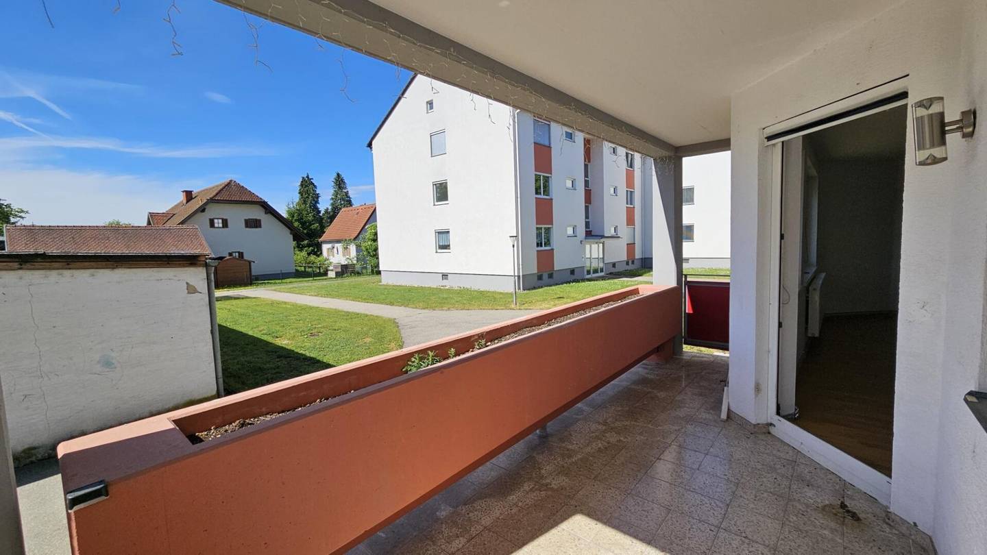 Apartment with spacious 90 m² near hospital and supermarket