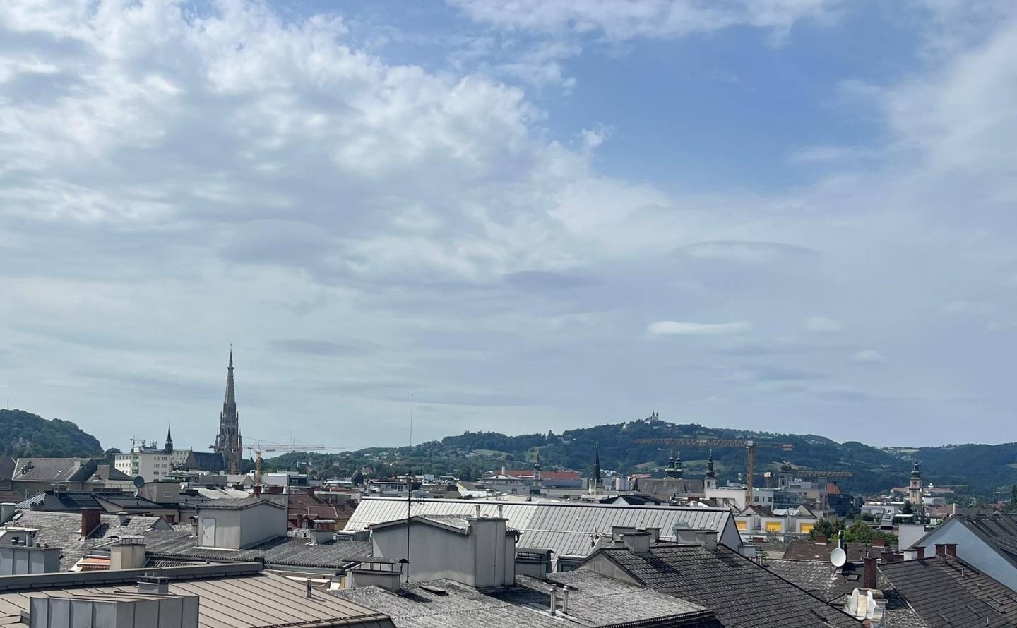 Wohnung mit Dachterrasse und hellen Räumen