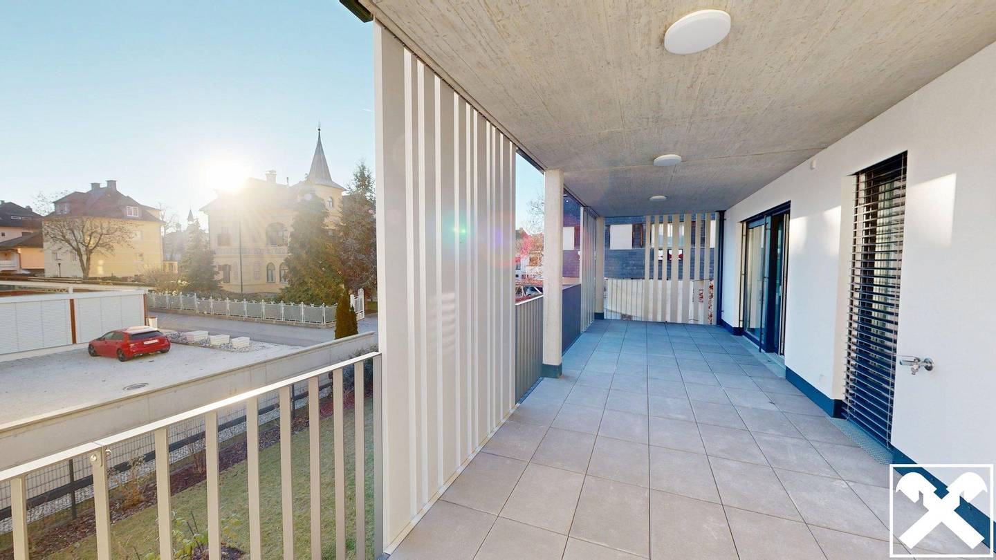 Apartment with private lakeside beach at Wörthersee