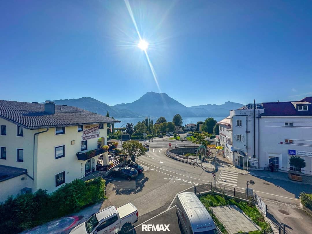 Penthouse by Traunsee with lake view and terrace