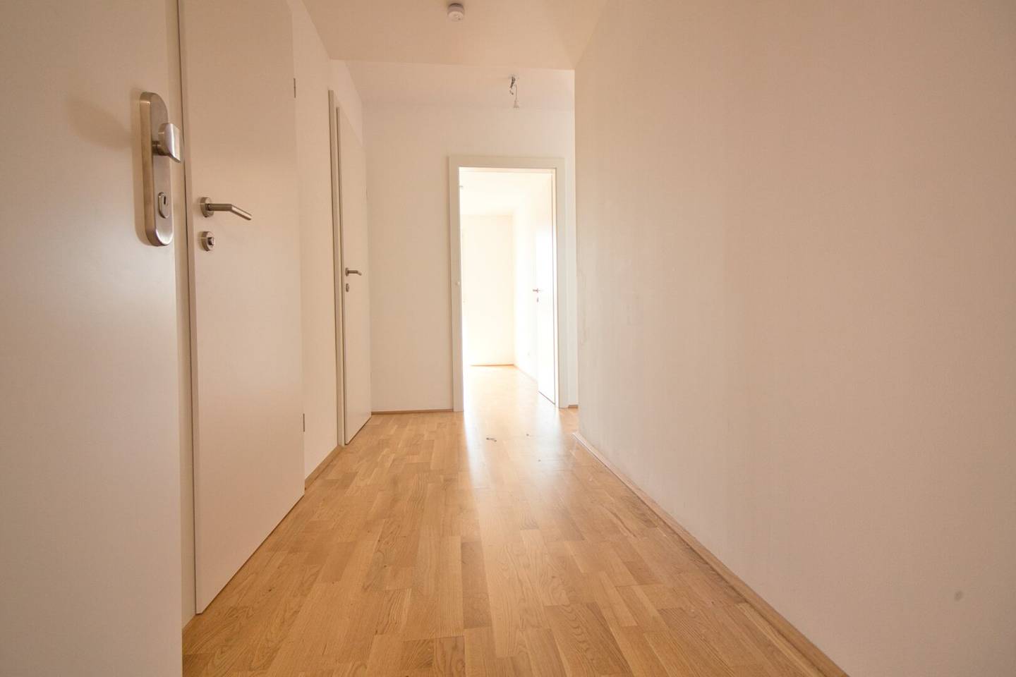Living meets Working – 2.5-room apartment with balcony and adjoining office with separate access