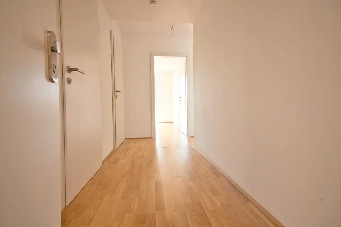 Living meets Working – 2.5-room apartment with balcony and adjoining office with separate access