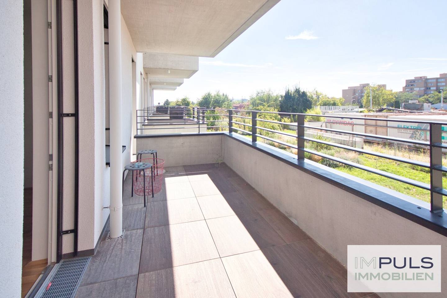 Living meets Working – 2.5-room apartment with balcony and adjoining office with separate access