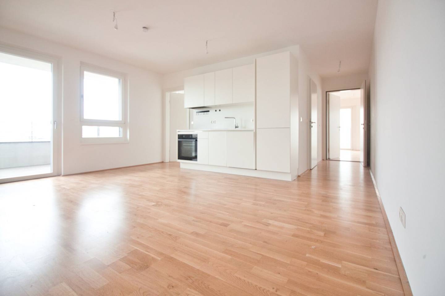 Living meets Working – 2.5-room apartment with balcony and adjoining office with separate access