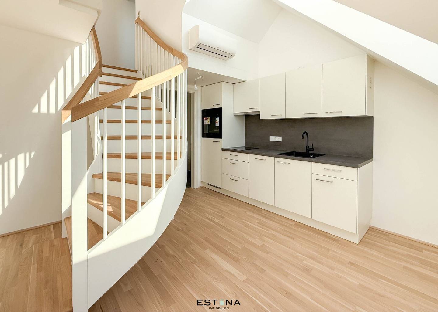 Dachgeschosswohnung Erstbezug ruhige Lage Terrasse