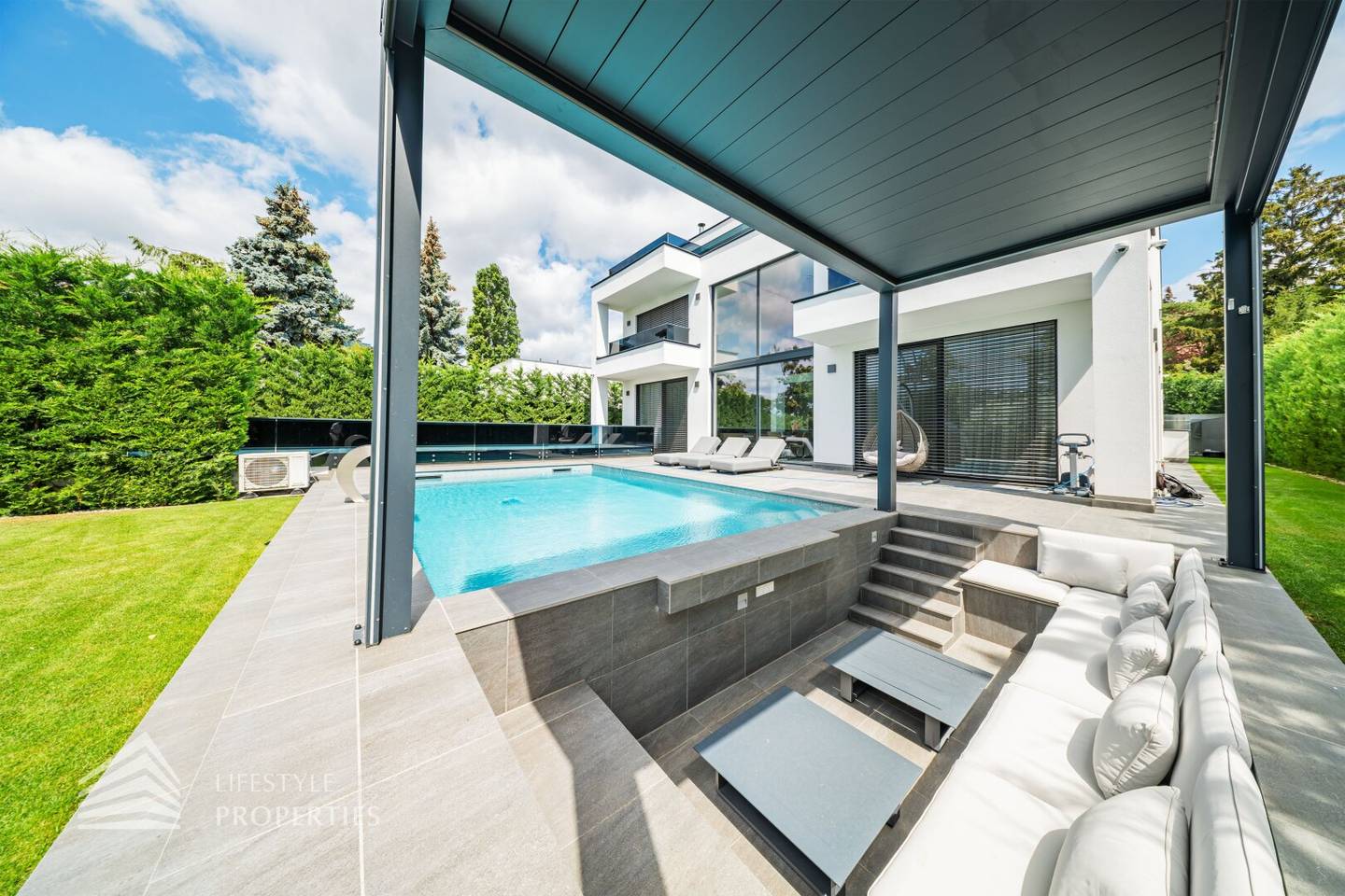 Luxury Villa with Pool, Wienerberg