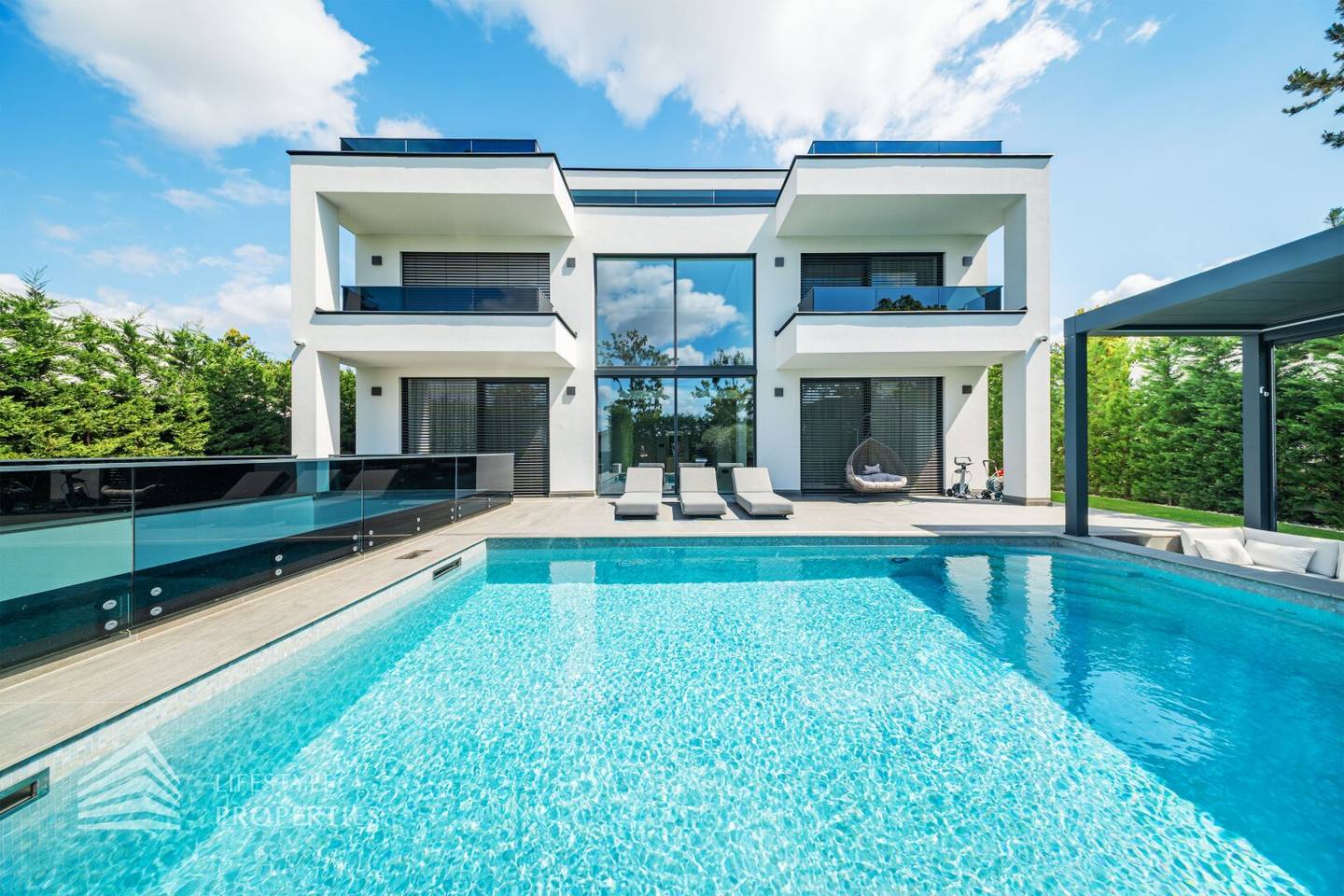 Luxury Villa with Pool, Wienerberg