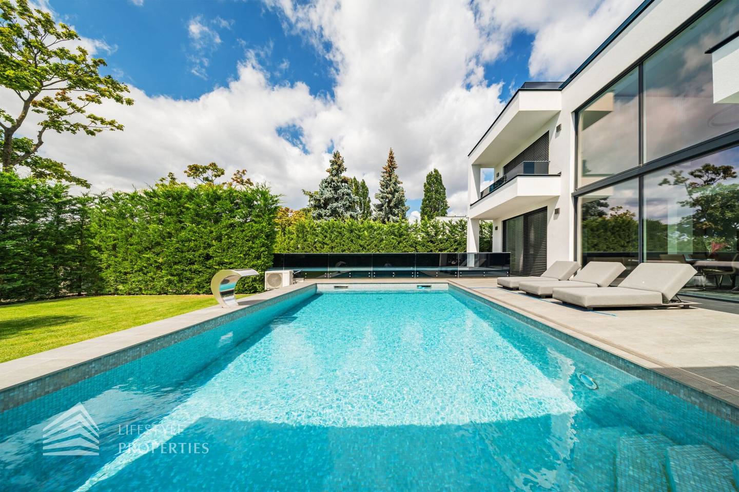 Luxury Villa with Pool, Wienerberg