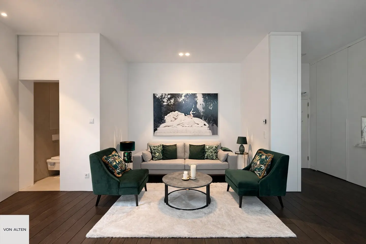 Newly built apartment with balcony in courtyard