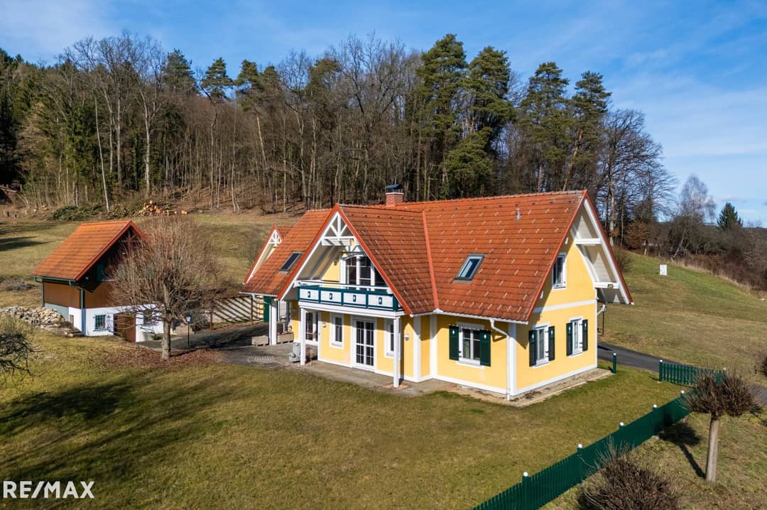 Landhausvilla mit Hof in Feldbach