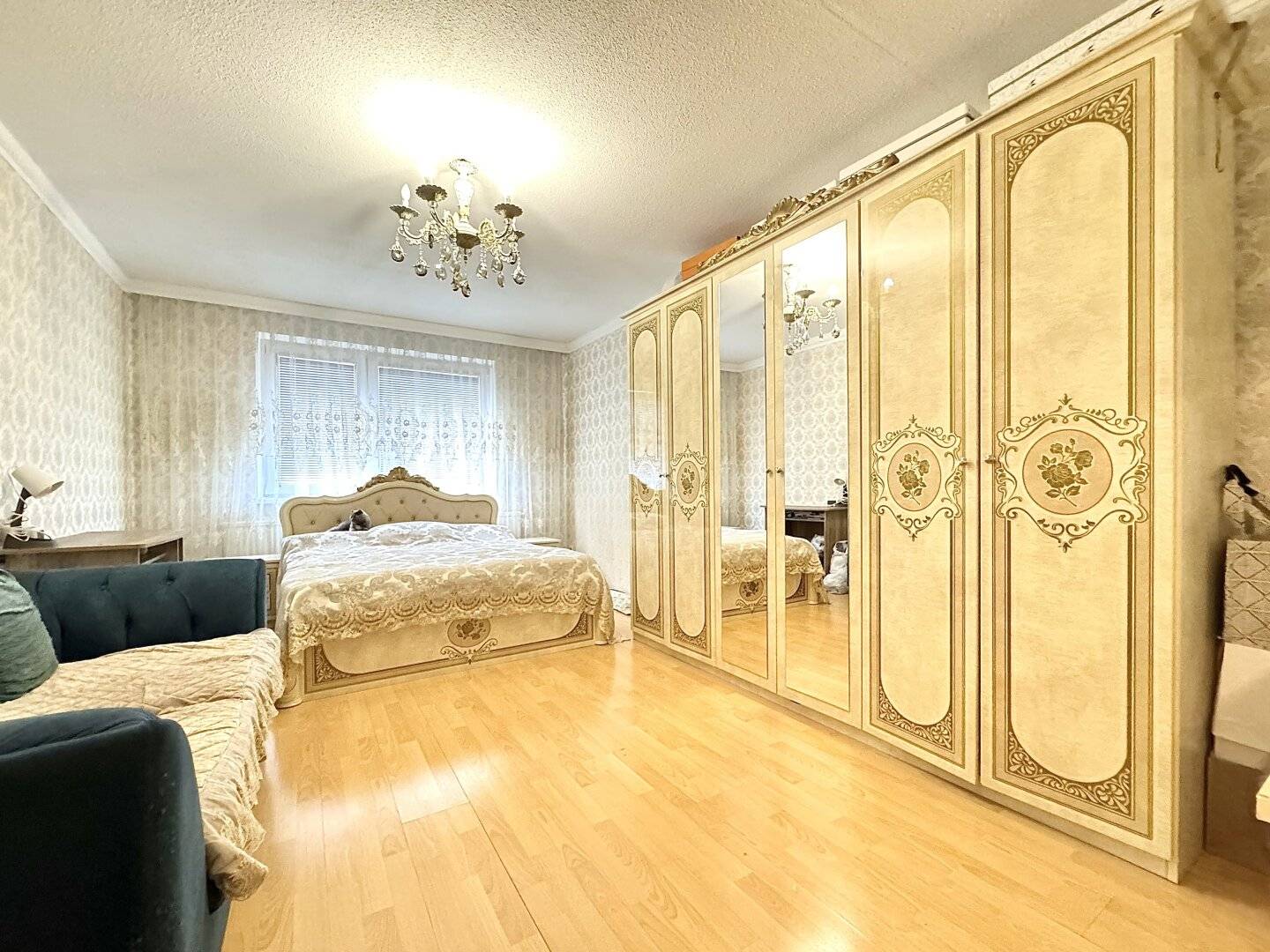 Apartment with loggia and built in kitchen near U6