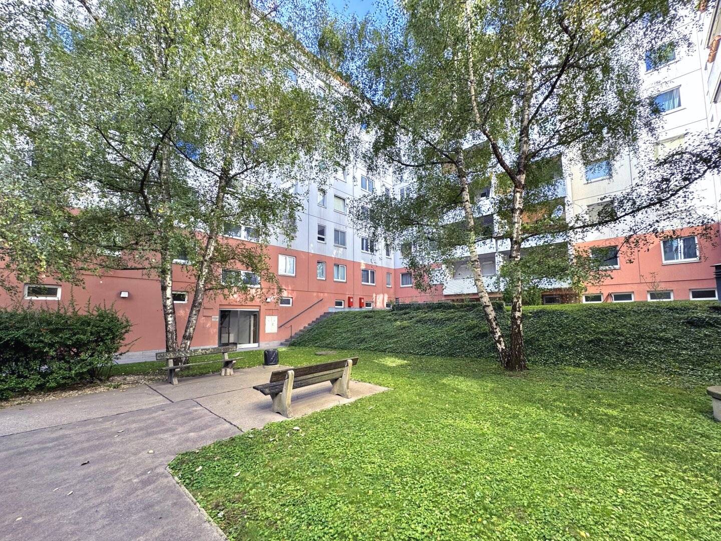Apartment with loggia and built in kitchen near U6