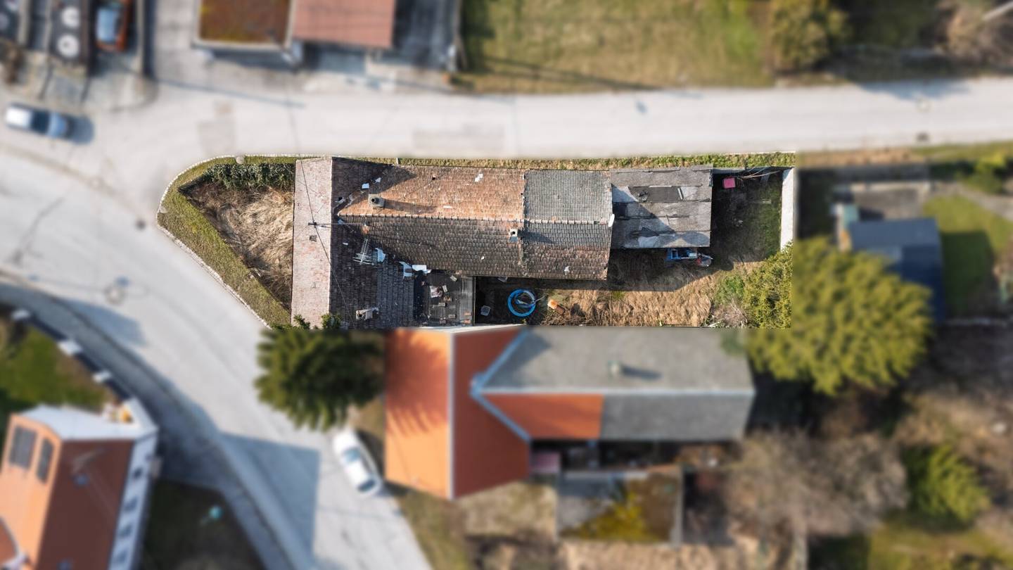 Corner plot 339m² with house in Klein-Harras