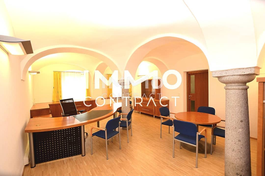 Spacious Office, 220m², Obernberg