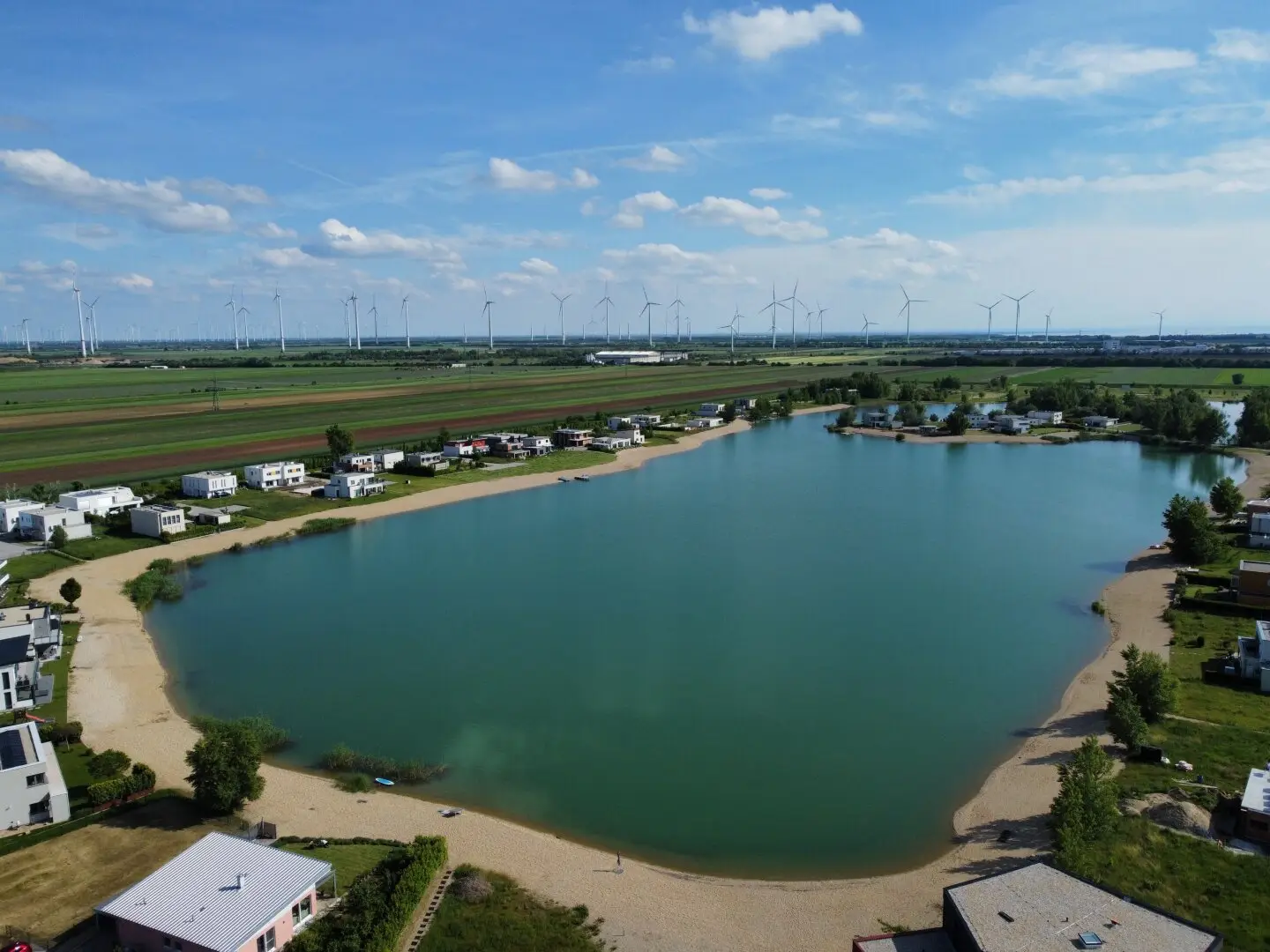 Price hammer! Make the dream of owning the large lakeside plot come true!