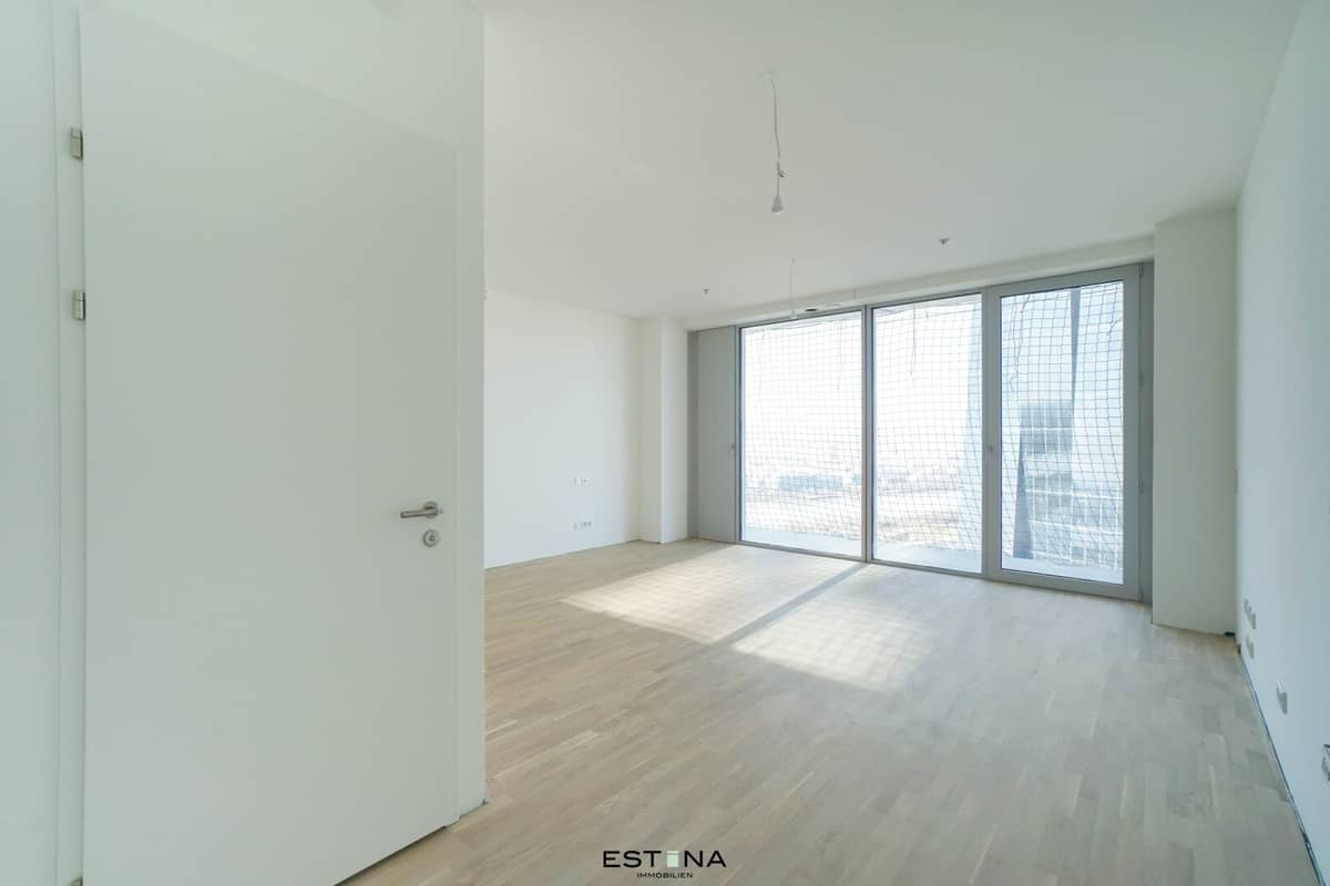 DC2 Studio 33rd Floor w/ Loggia