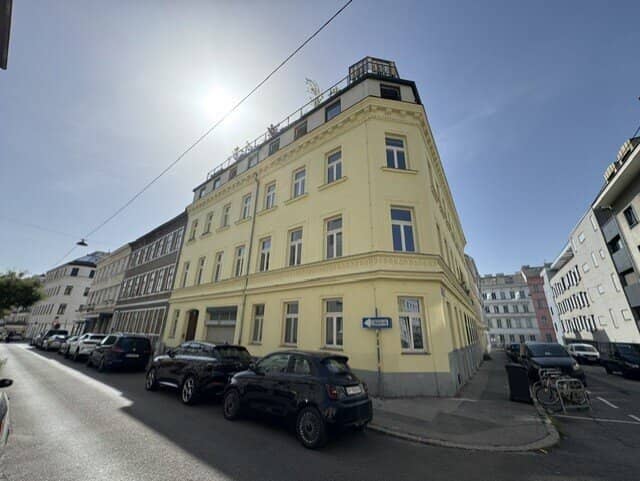 Wohnung neuwertige Markenküche barrierefrei