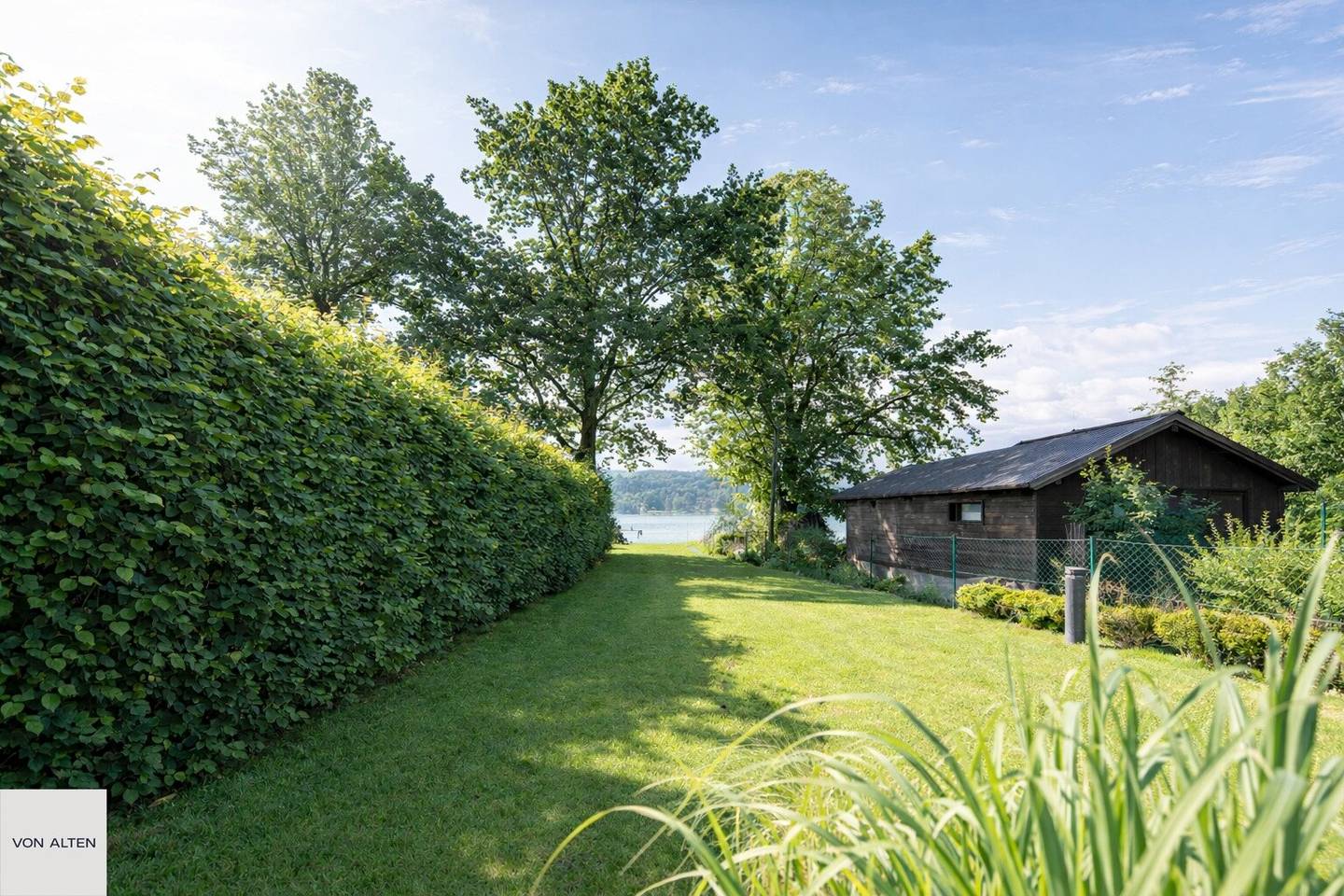 Grundstück mit Seezugang in Velden