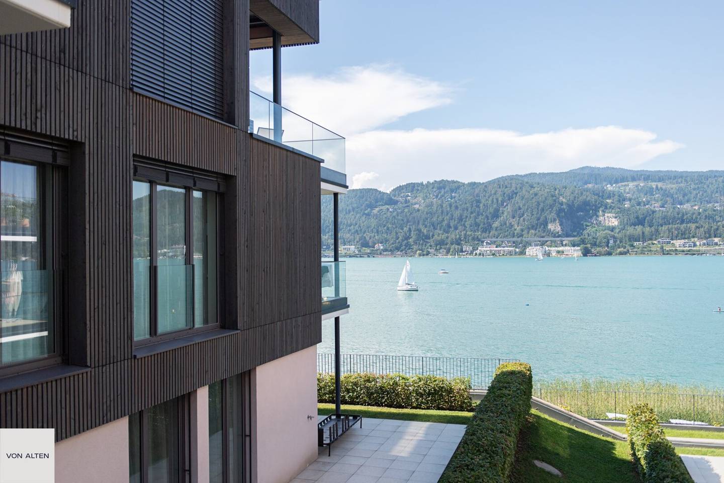 Apartment at Lake Wörthersee with private lake access