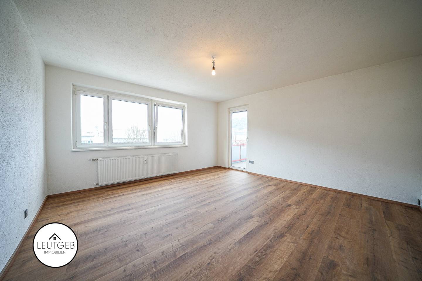 SCHWAZ: 4-ZIMMERWOHNUNG MIT BALKON