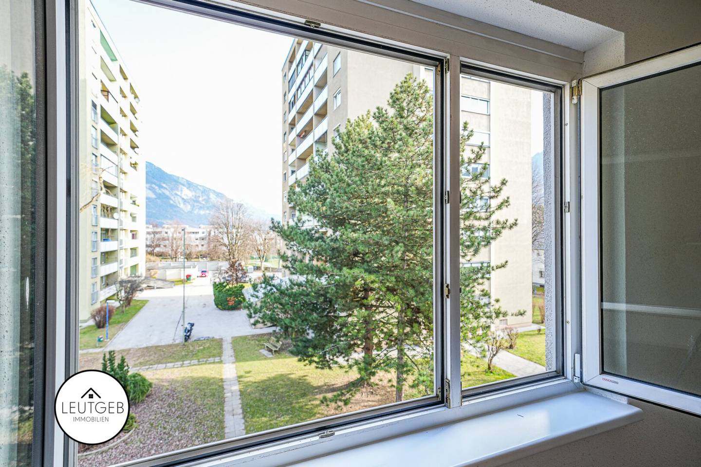 SCHWAZ: 4-ZIMMERWOHNUNG MIT BALKON