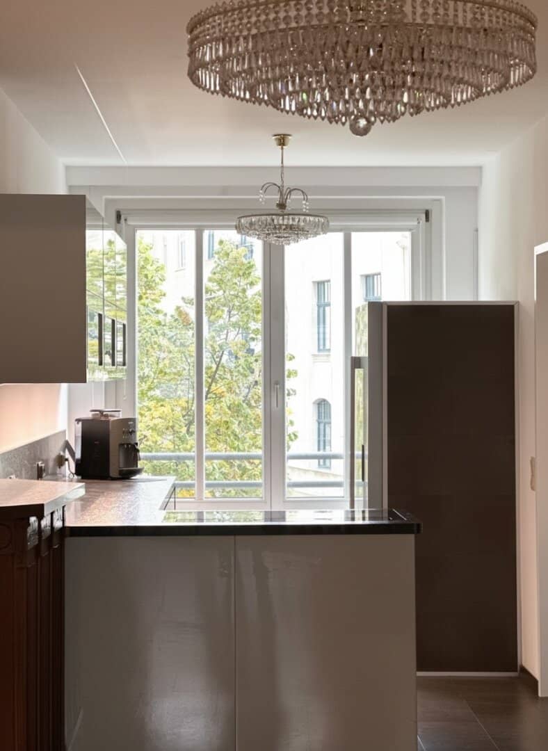 Wohnung mit Loggia und zwei Küchen in ruhiger Lage