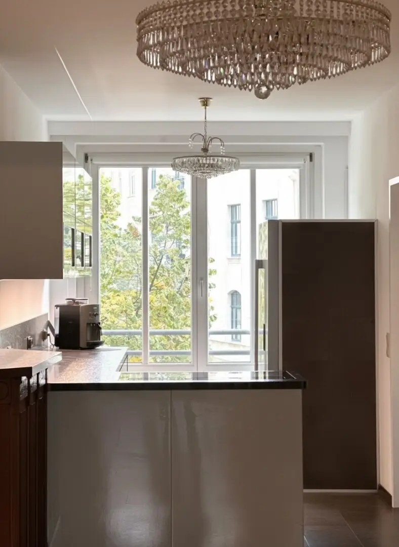 Wohnung mit Loggia und zwei Küchen in ruhiger Lage