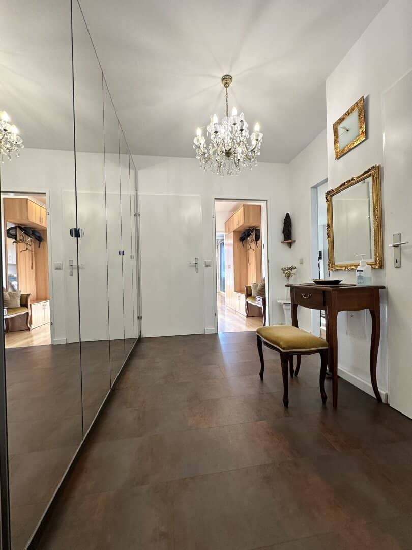 Wohnung mit Loggia und zwei Küchen in ruhiger Lage