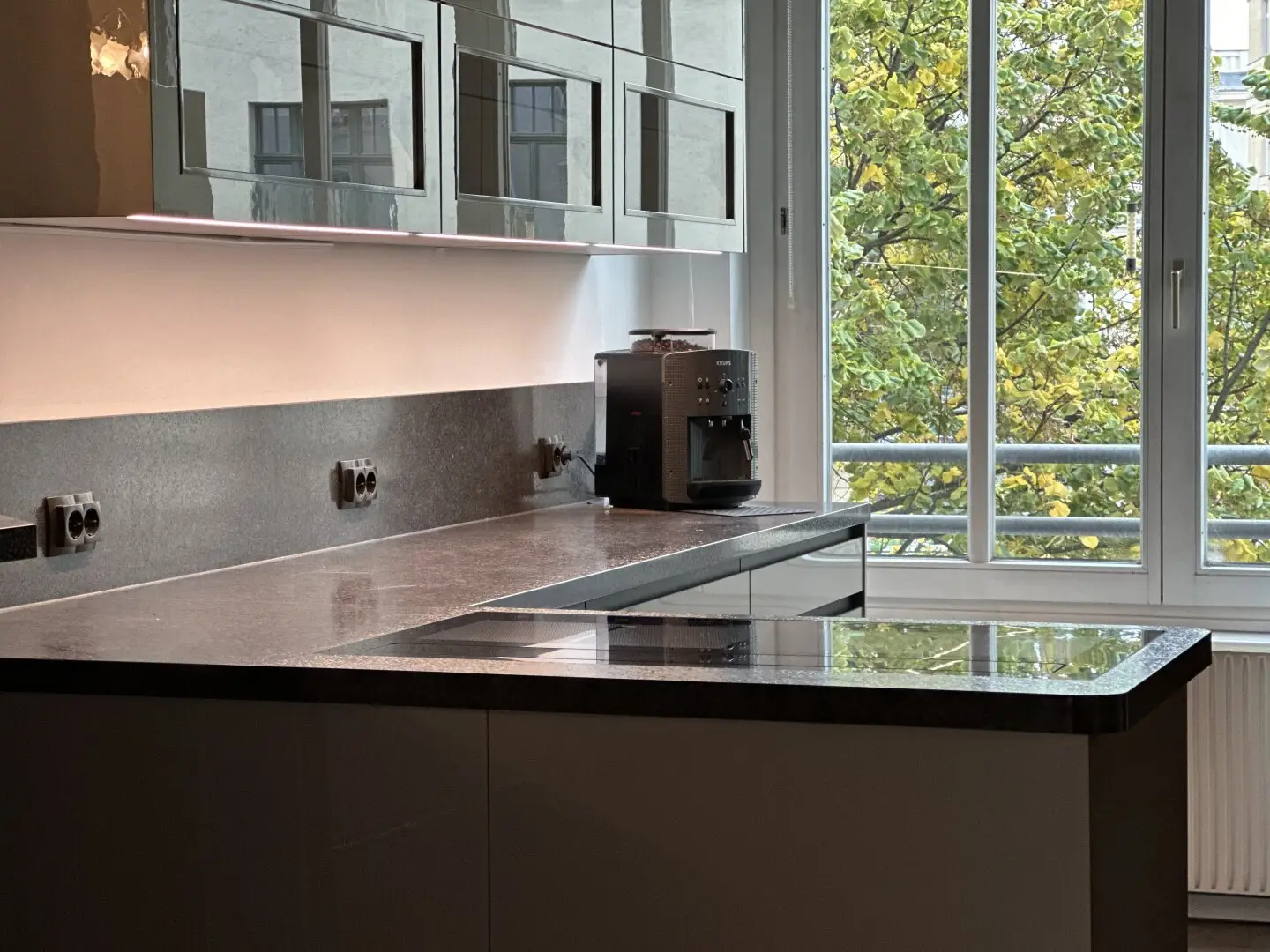 Apartment with loggia and two kitchens in a quiet location
