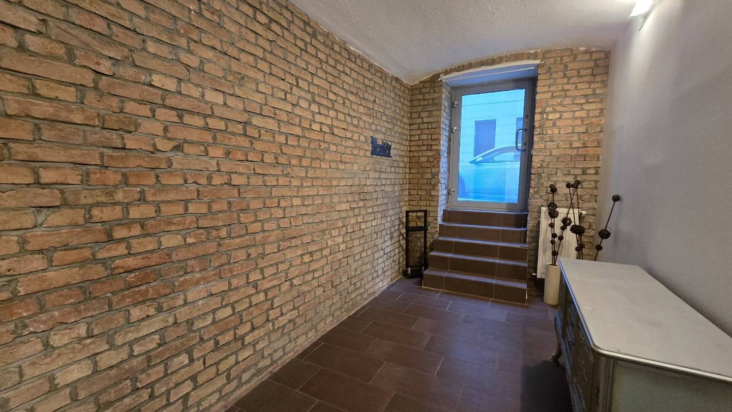 Wohnung & Büro mit Garten, 152m²