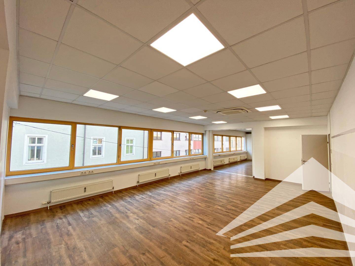 Newly renovated office 259 m² Linz center