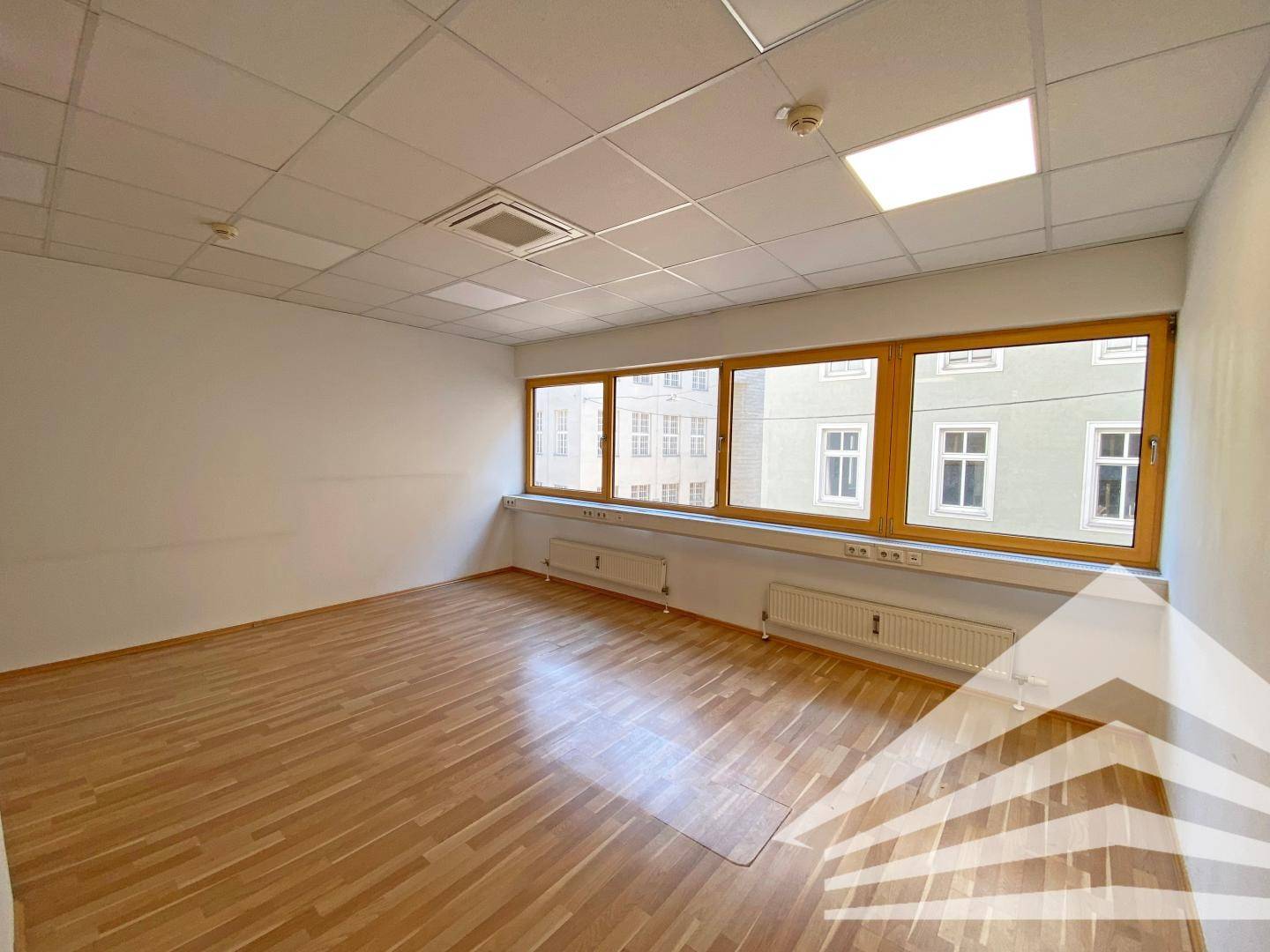 Newly renovated office 259 m² Linz center