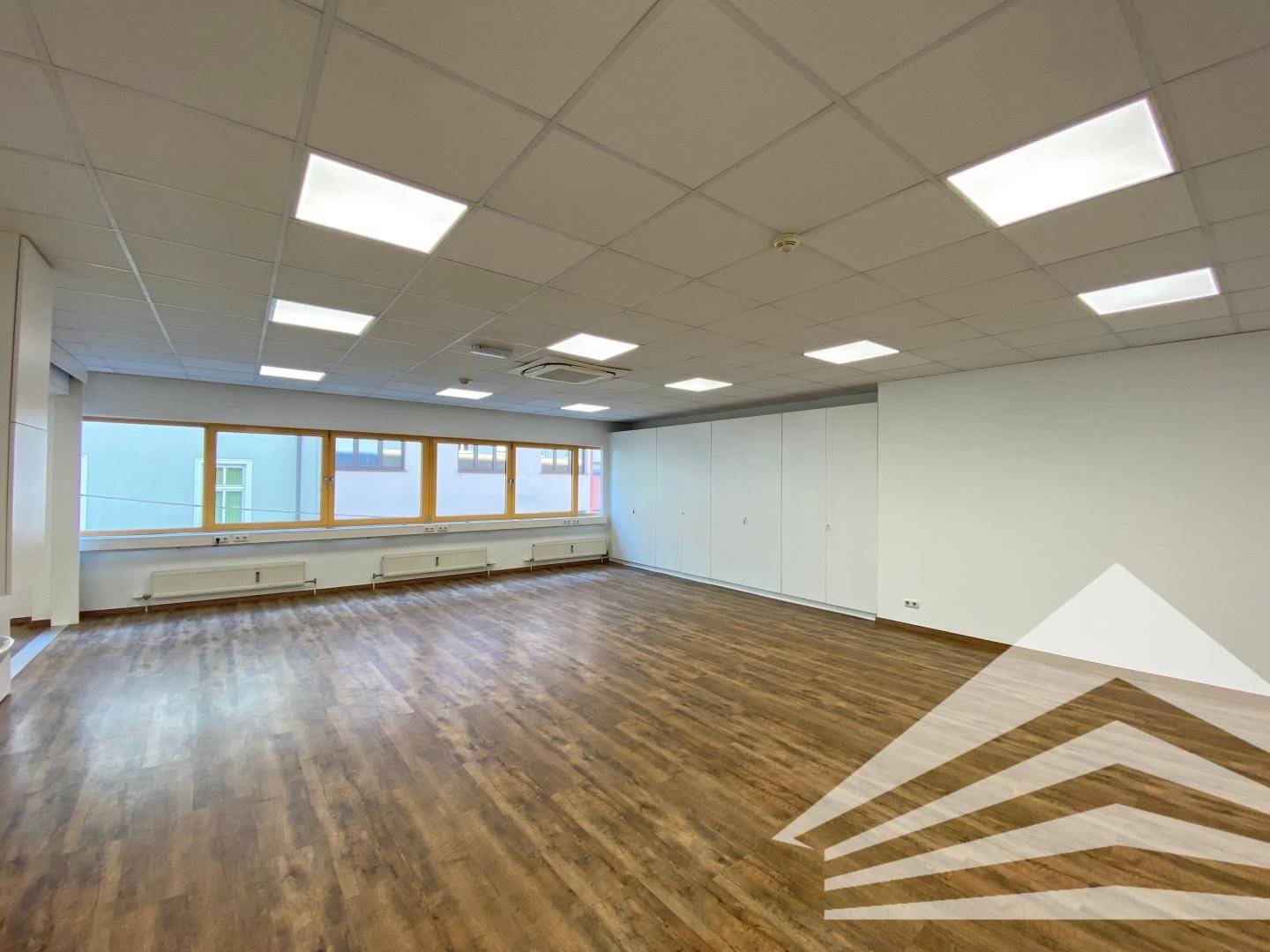 Newly renovated office 259 m² Linz center