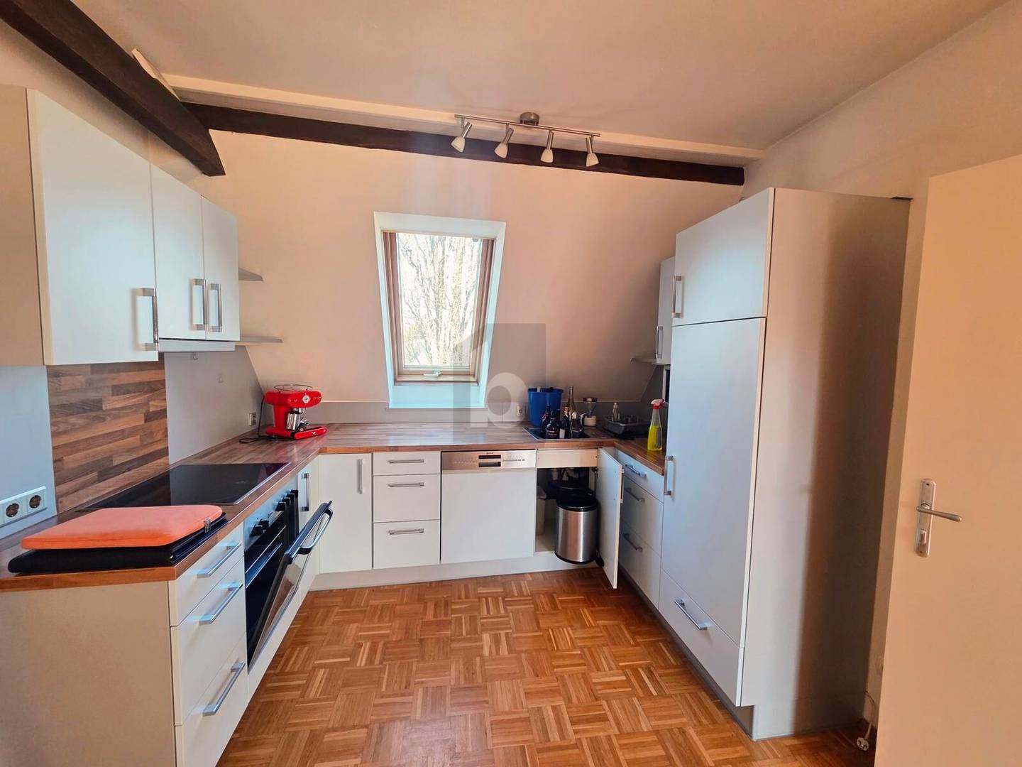 Bright Dachgeschosswohnung with balcony and fireplace connection