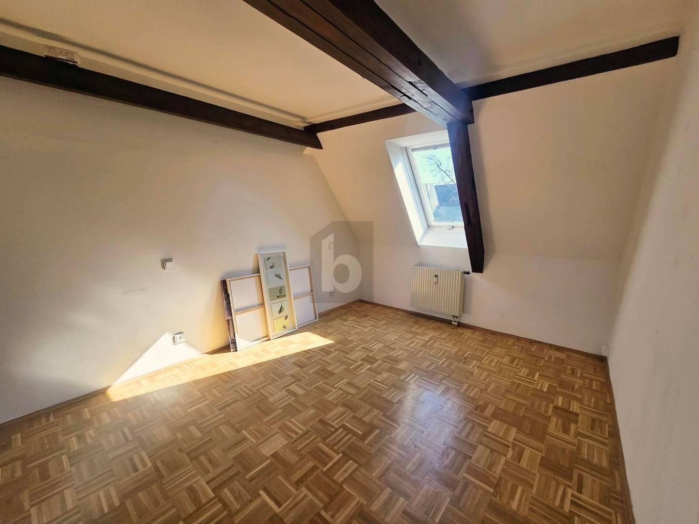 Bright Dachgeschosswohnung with balcony and fireplace connection