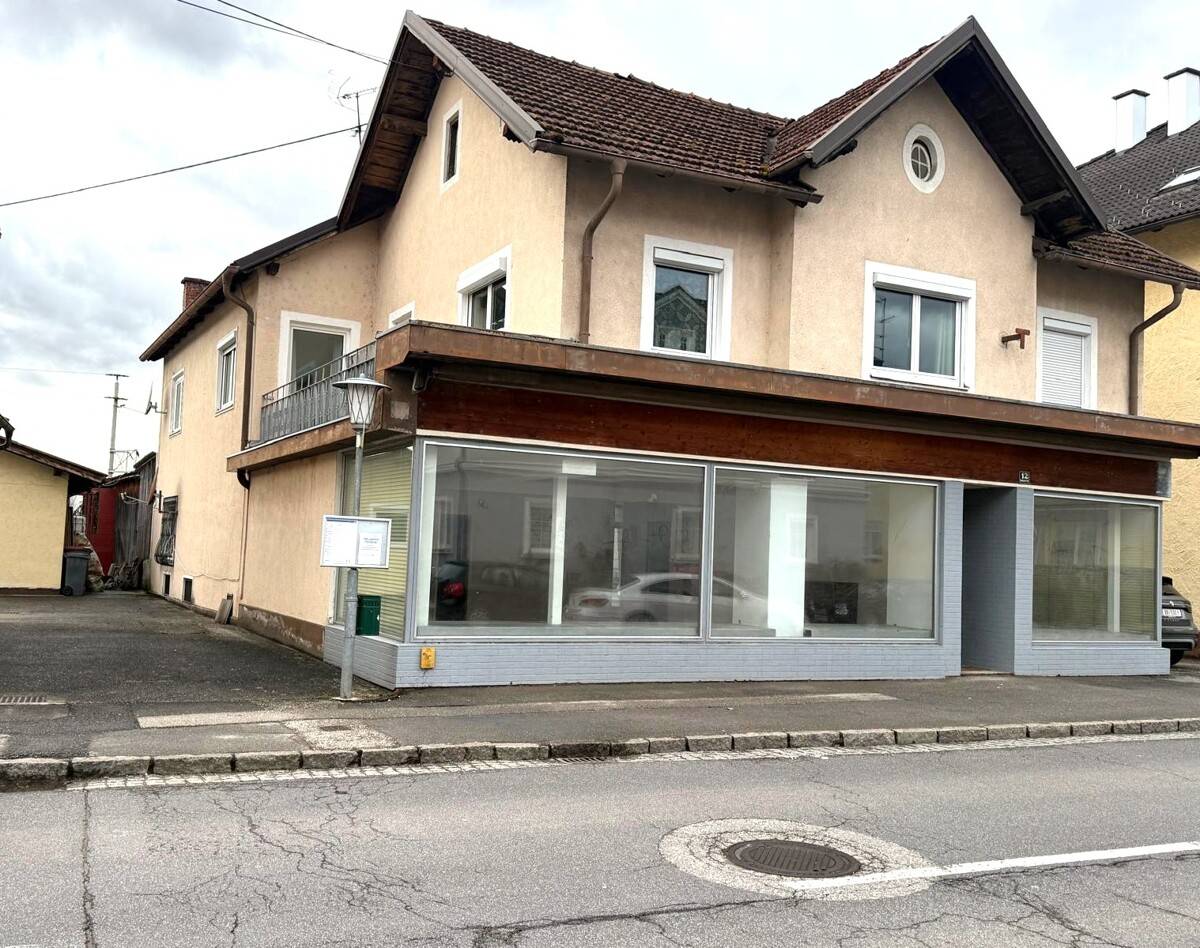 Mehrparteienhaus mit Gewerbe