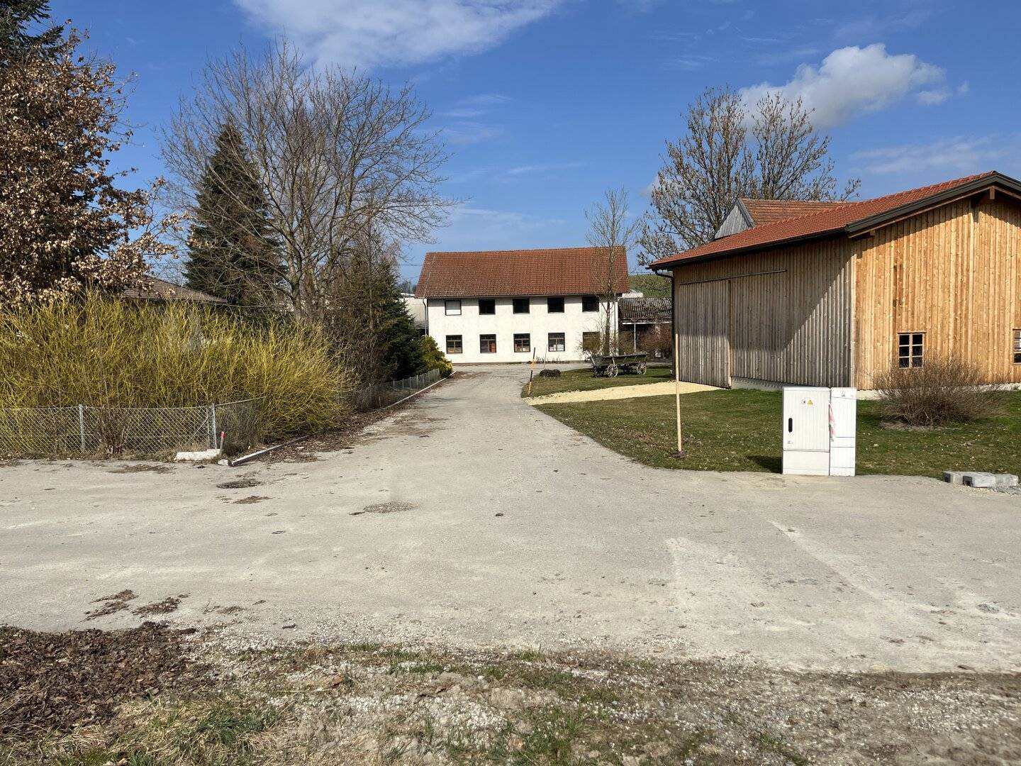Sonnige Baugrundstücke in Pramet