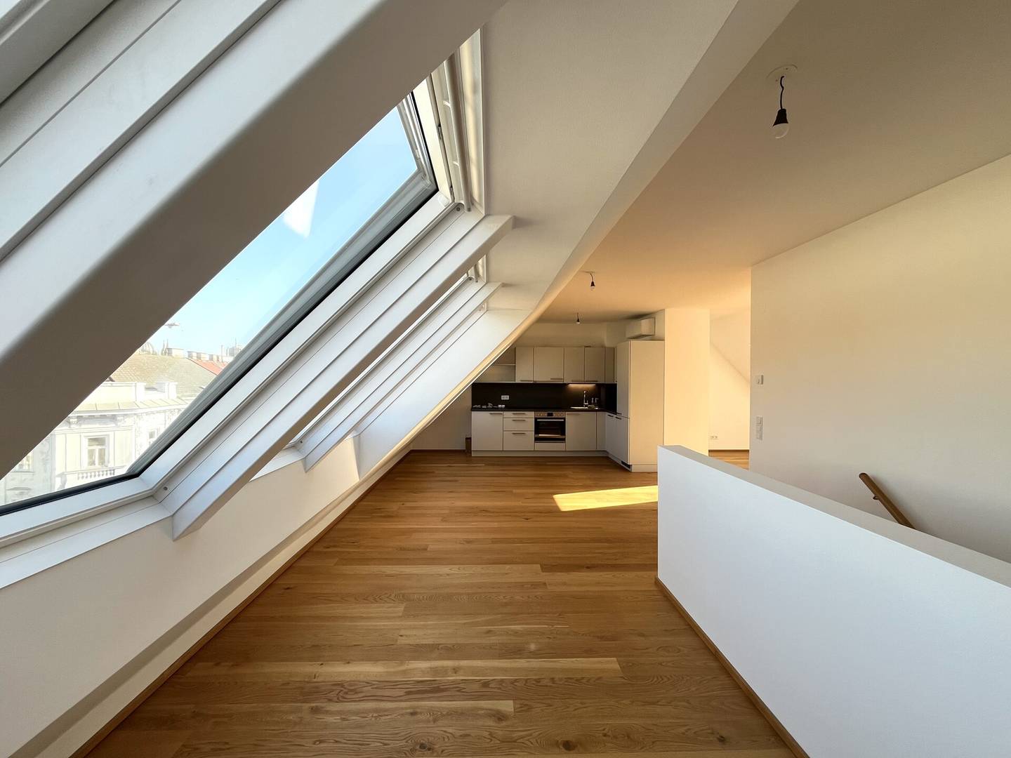 Top floor apartment with fitted kitchen and cooling