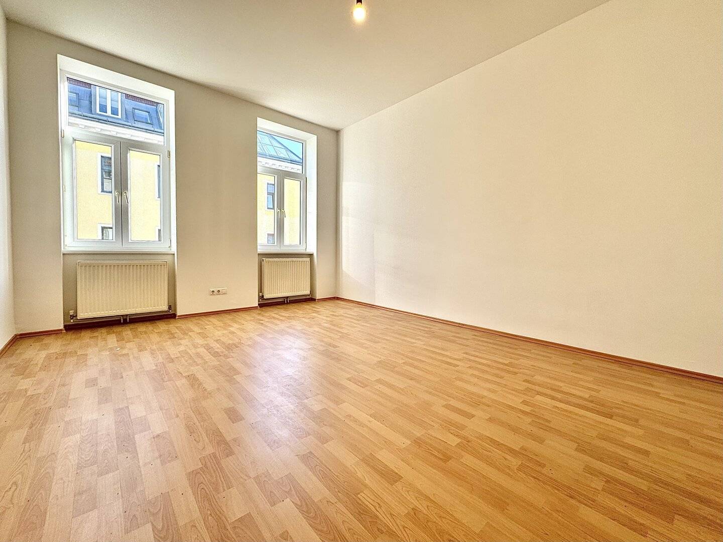 Apartment near U1 with lift and large storage room