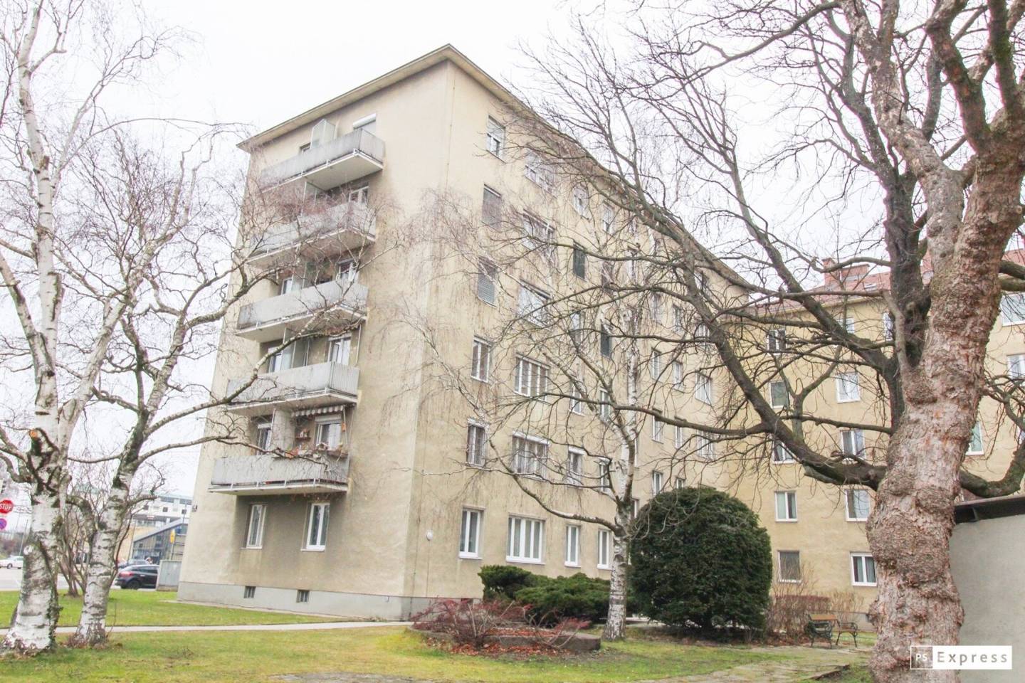 Bright two-room apartment with excellent infrastructure