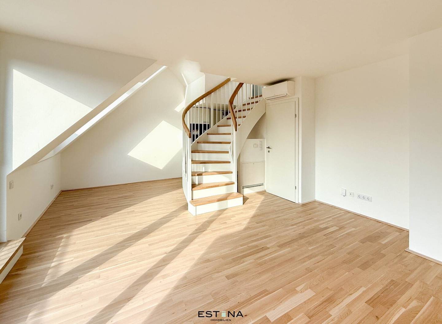 Dachgeschosswohnung mit Terrasse und Tiefgarage