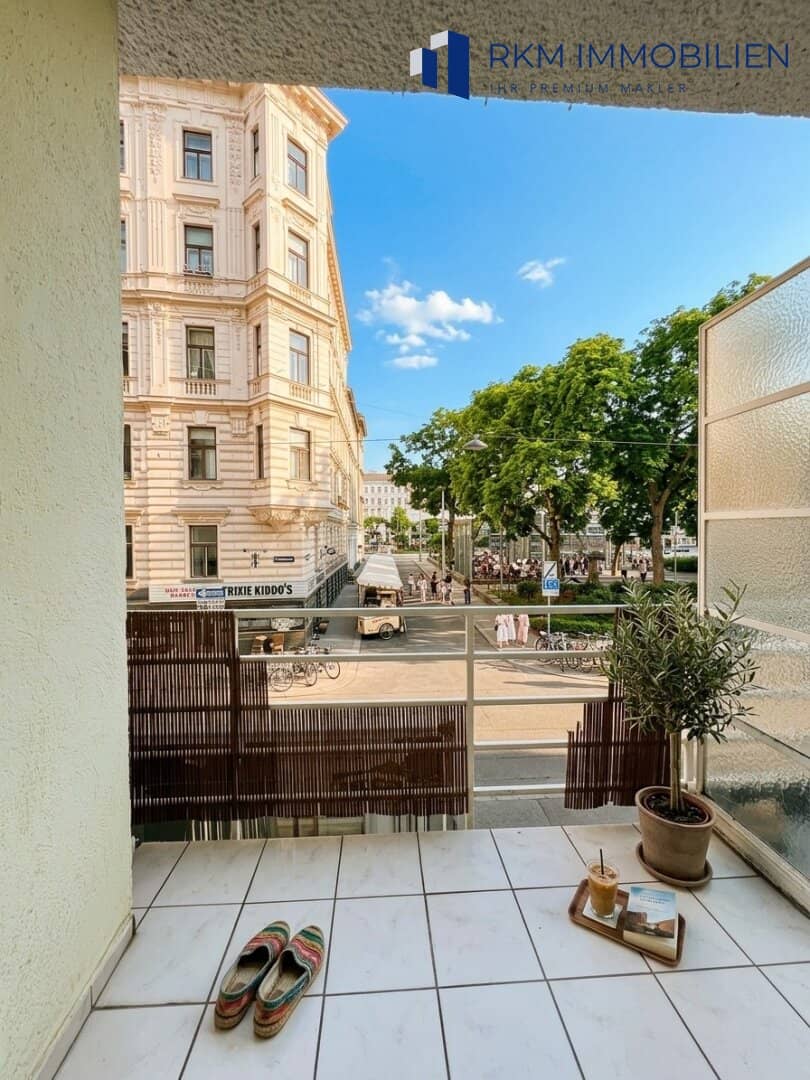 Helle 2-Zi-Wohnung mit Loggia, Neubau