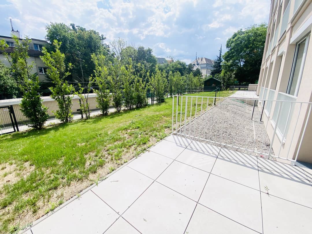 Südliche Wohnung mit Terrasse und eigenem Garten