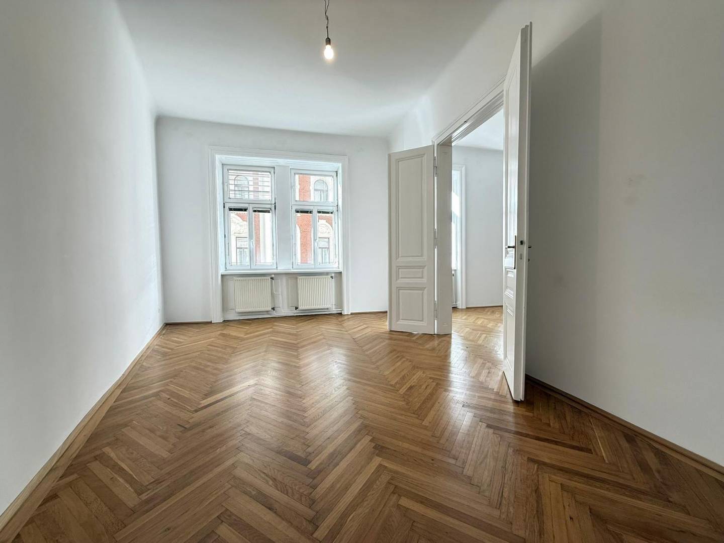 Charming old building apartment with parquet
