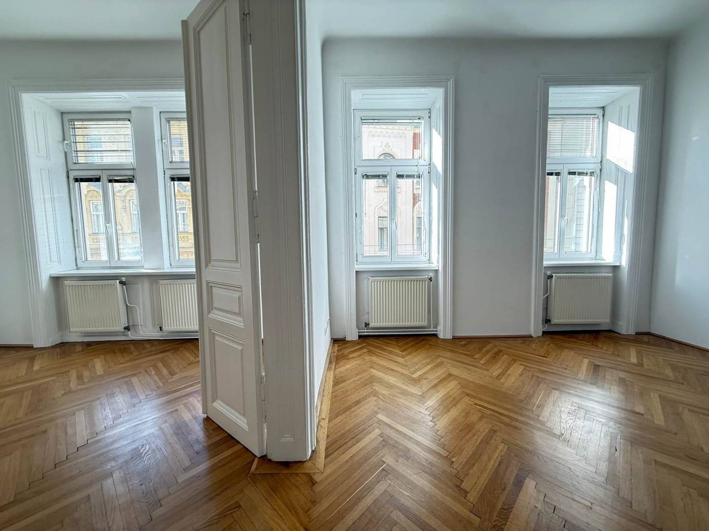 Charming old building apartment with parquet