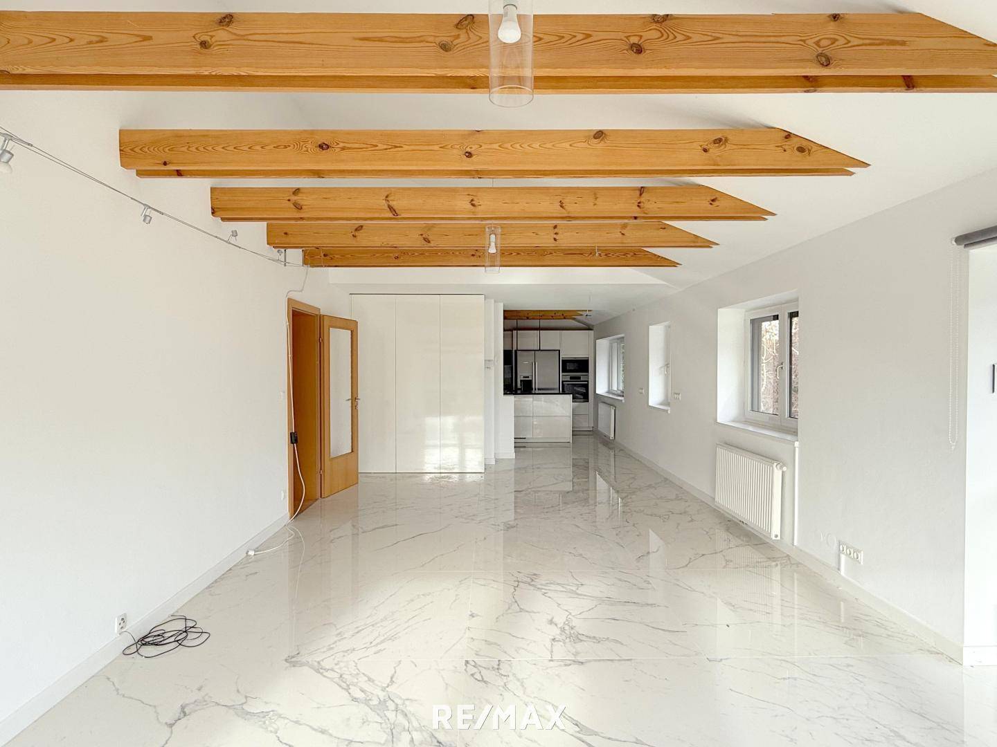 Dachgeschosswohnung mit Loggia und Garage